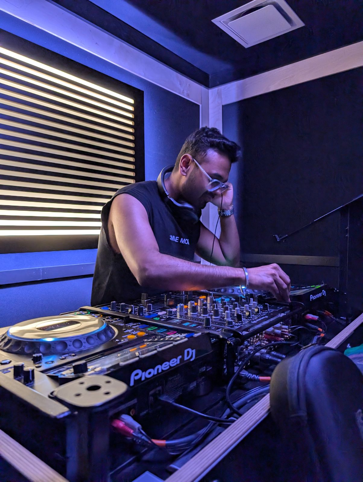 SVAID MUSIC studio DJ press photo